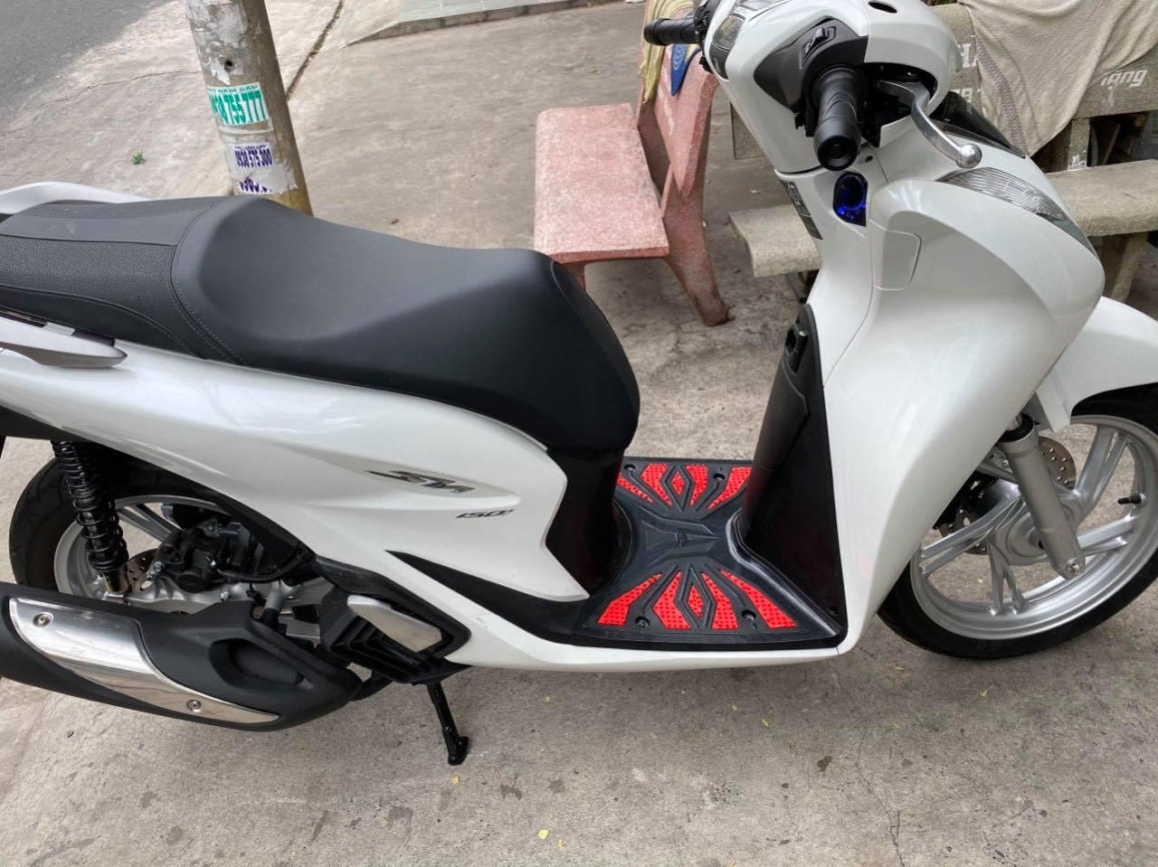 Thảm lót chân xe SH2020