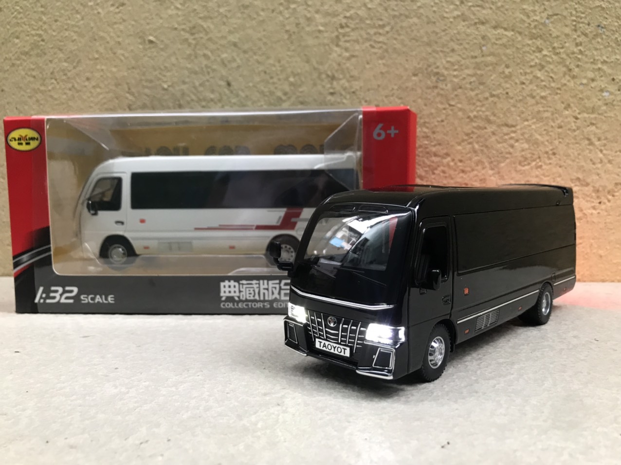 Mô hình xe Bus TOYOTA Coaster Premium 12 1:32