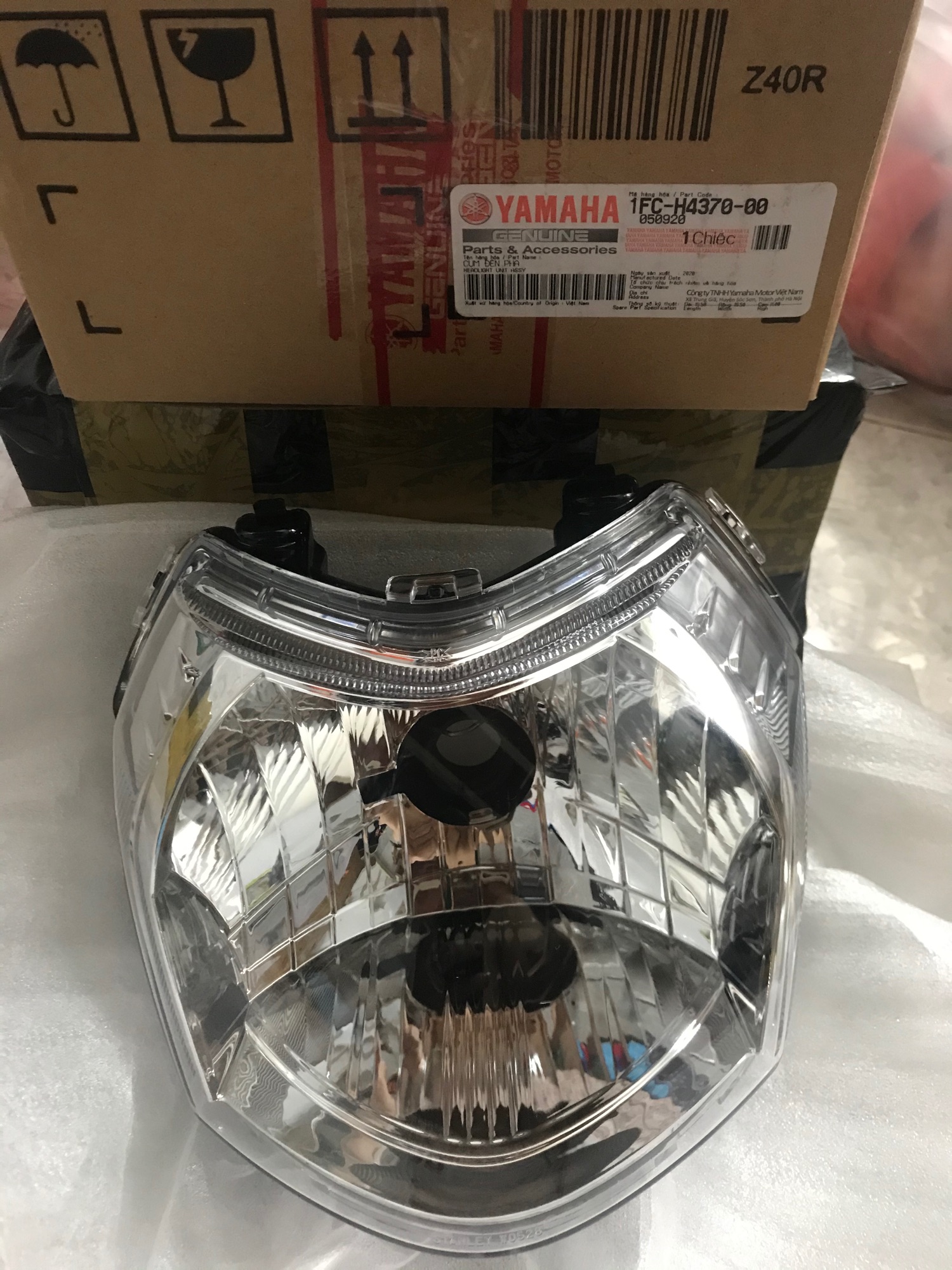Pha đèn trước ( choá đèn) xe Sirius Fi hãng Yamaha