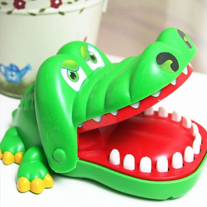 Game set crocodile