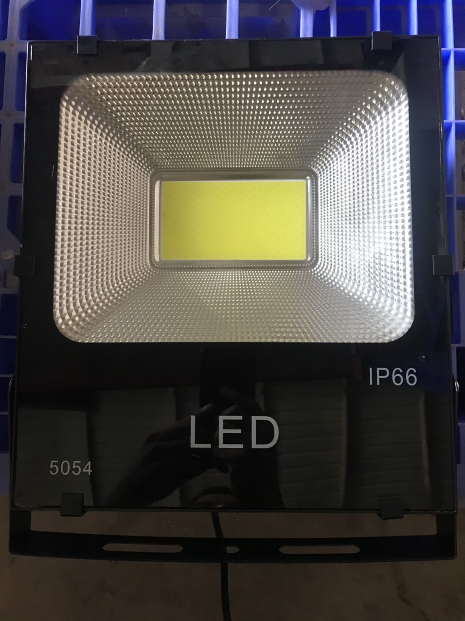 Đèn pha LED 150W chiếu ngoài trời tiết kiệm điện