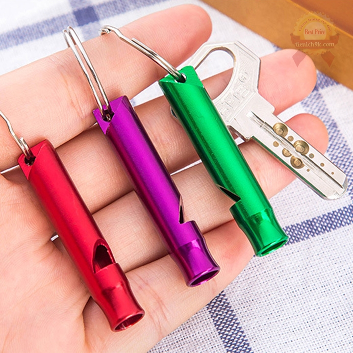 1 Móc khóa còi thổi (màu ngẫu nhiên)