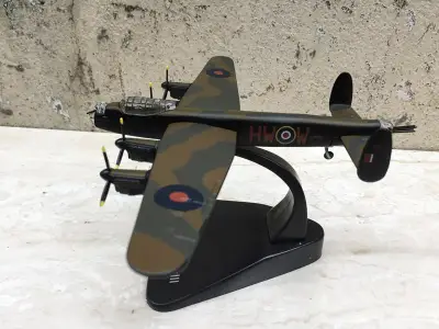 [HCM]Mô hình Máy bay ném Bom Avro Lancaster MkIII. 1:144
