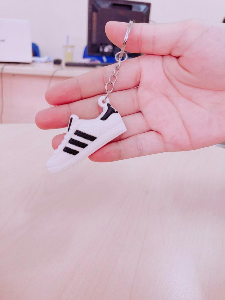 Combo 3 móc khóa hình giày 3 vạch A01