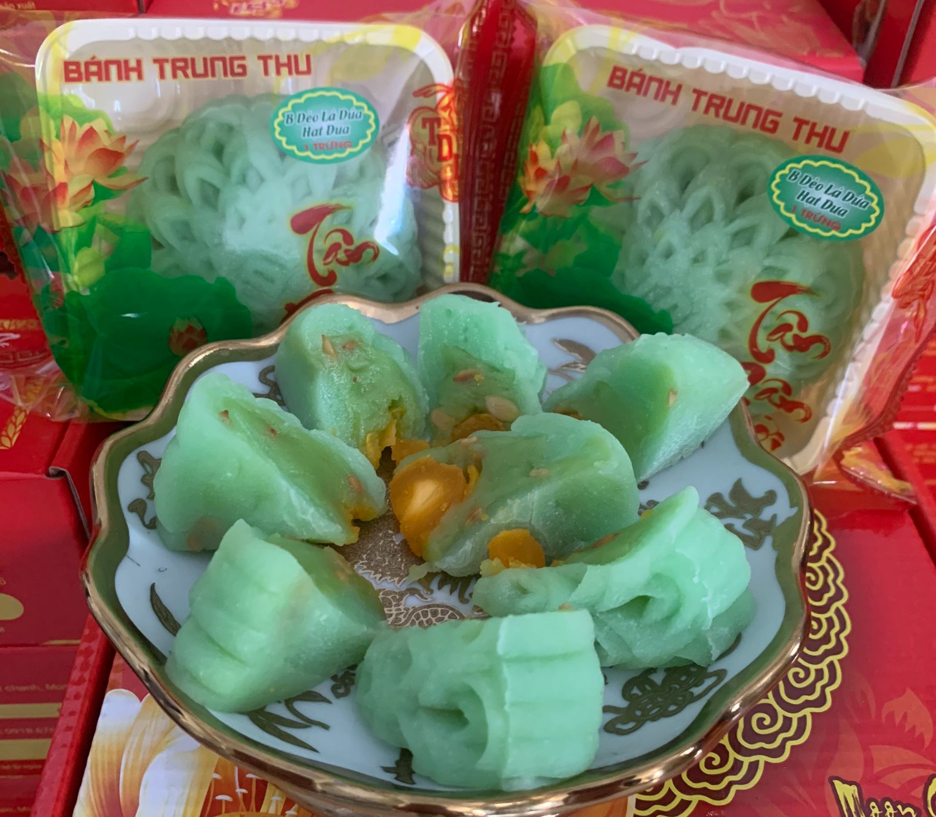 [HCM] Bánh trung thu DẺO LÁ DỨA (200gram 1 TRỨNG) Tân Dân Lợi
