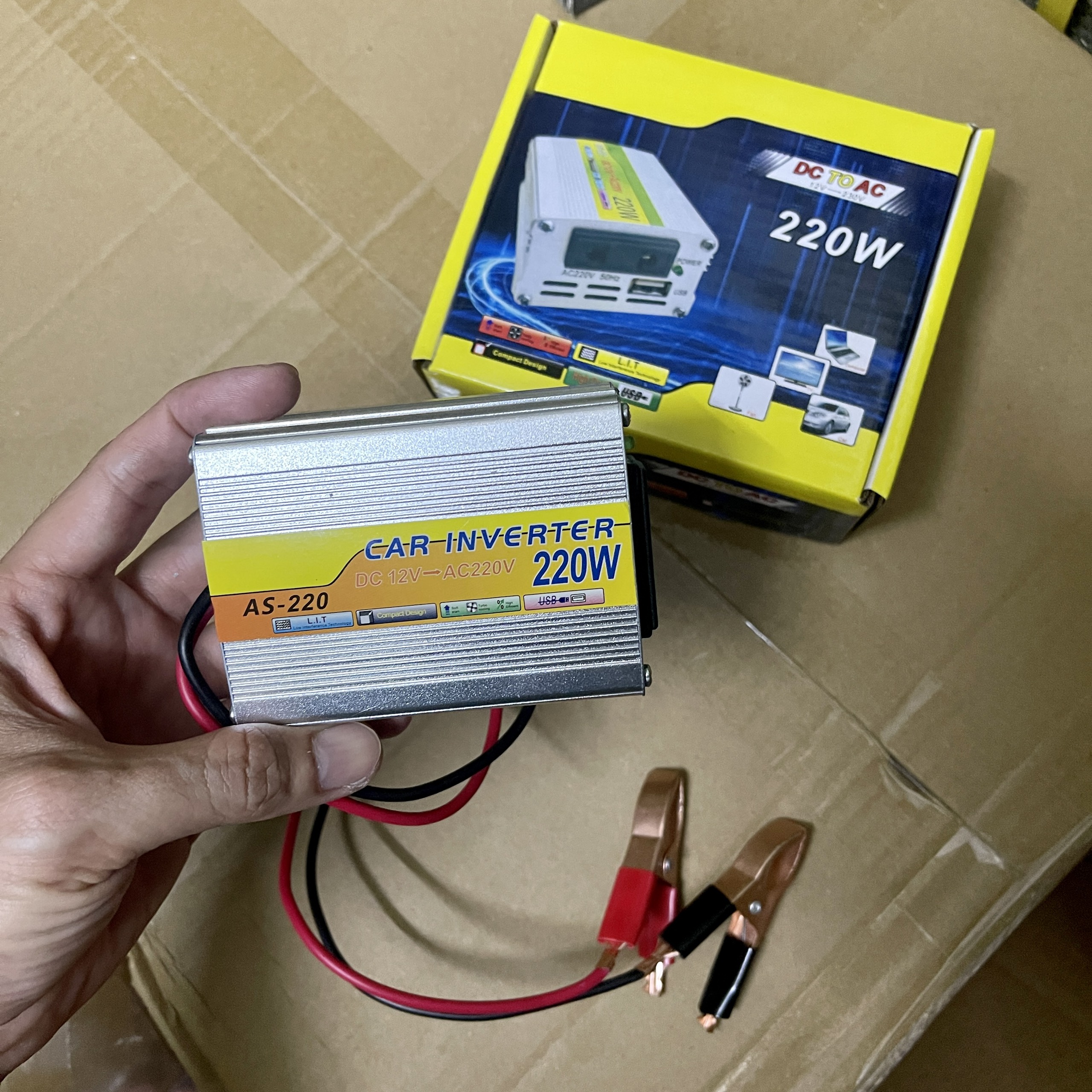 Bộ Chuyển Nguồn 12V-DC sang 220V-AC (220W)