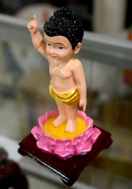 [HCM]Tượng Đức Phật Đản Sanh vẽ màu cao 13cm.