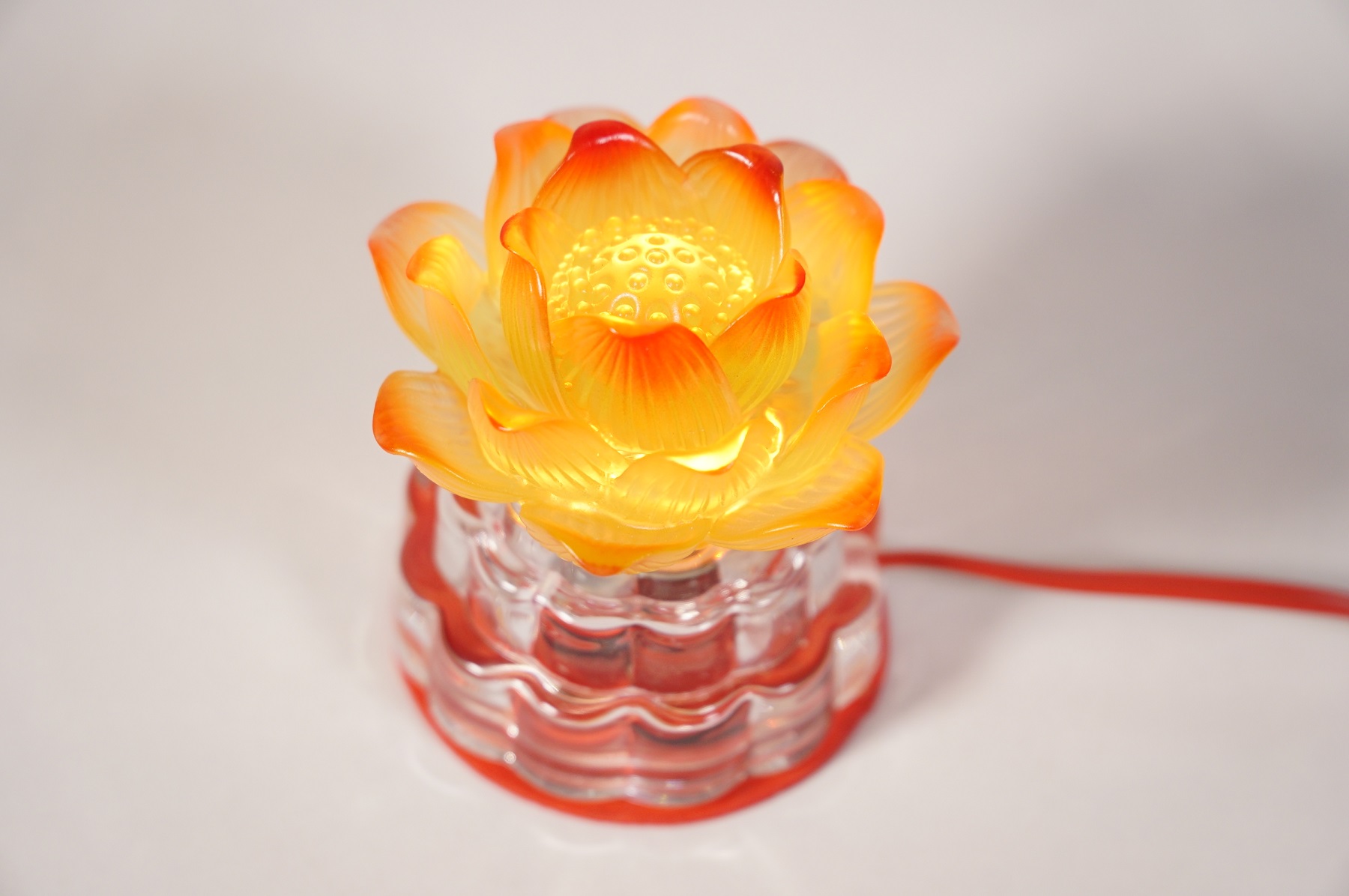 Đèn thờ led thờ cúng hoa sen vàng đổi màu đế pha lê - Nhiều cỡ