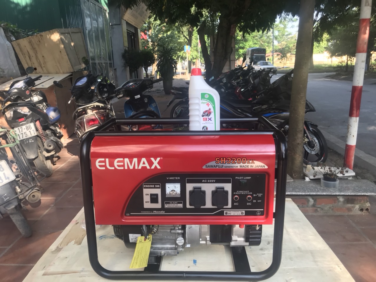 Máy Phát Điện Chạy Xăng Elemax SH3200EX 2.2KVA
