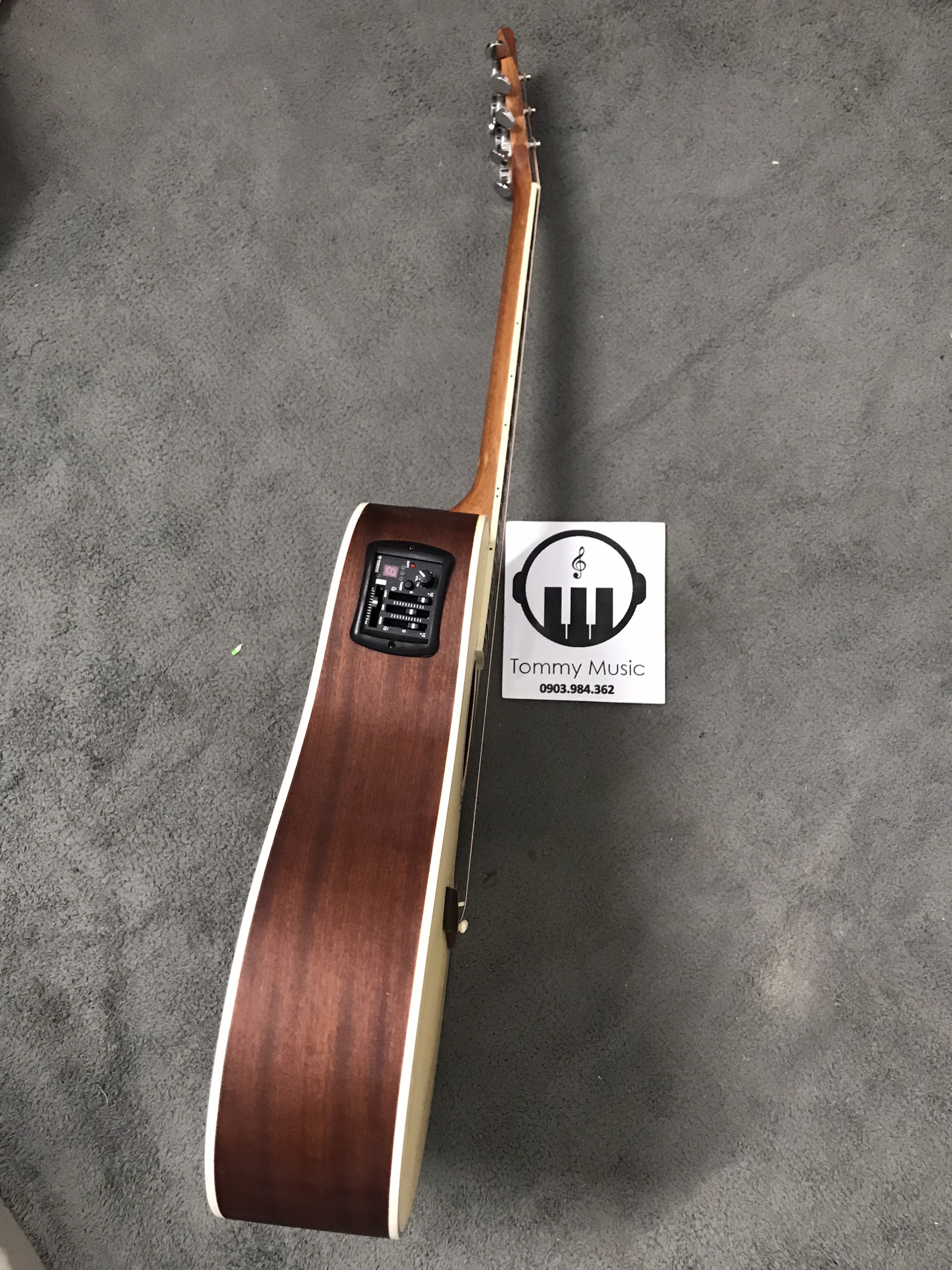 Guitar Yamaha F3000 EQ