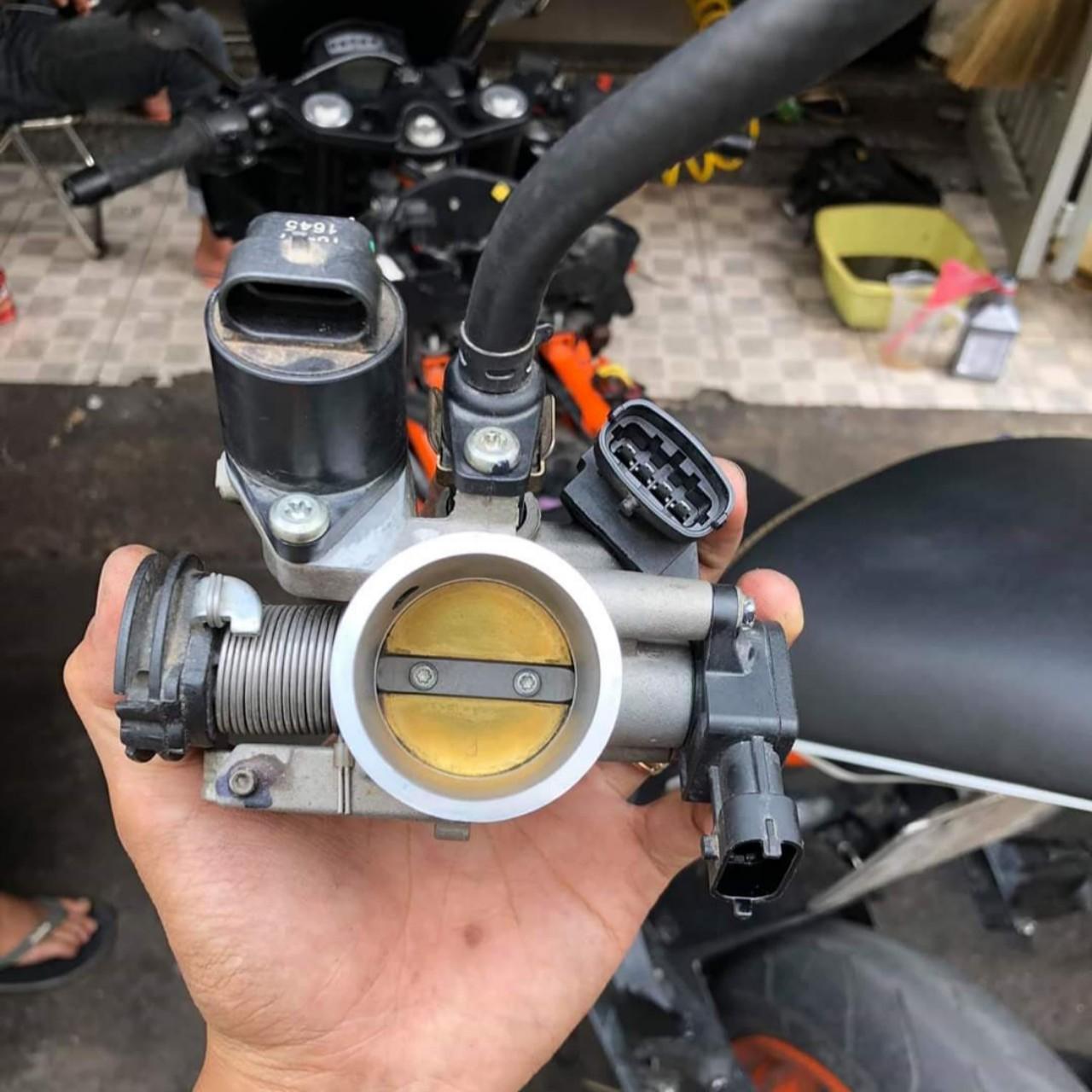 Súc rửa bình xăng con JOHNSEN'S CARB CHOKE CLEANER