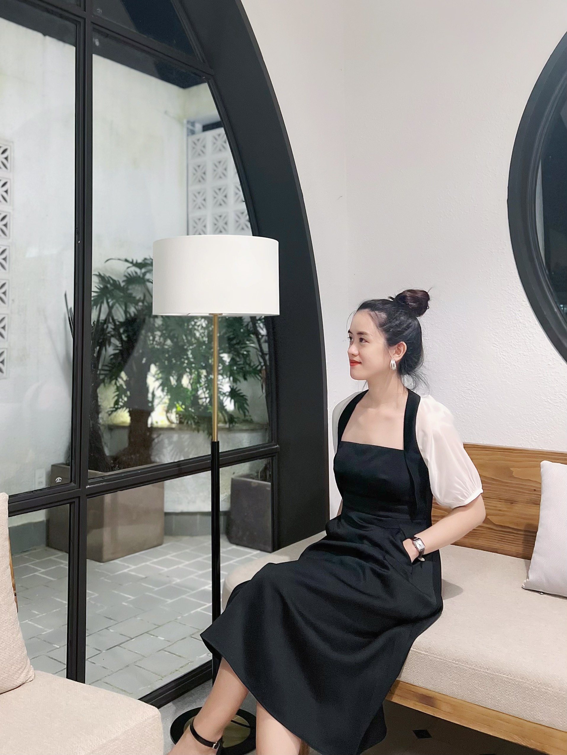 ĐẦM LULI PHỐI TAY VOAN CỔ TRẮNG CUTOUT LƯNG