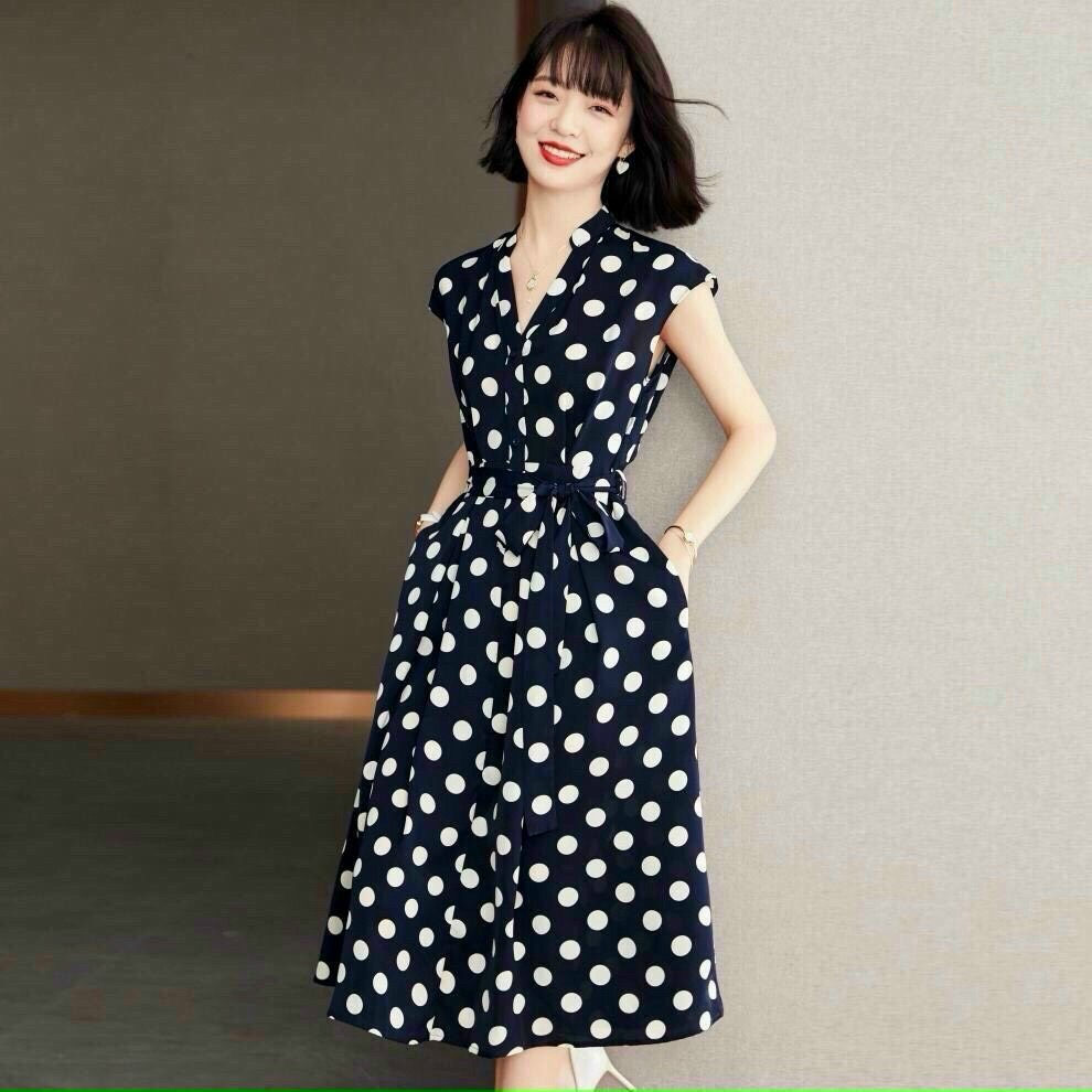váy đầm sơ mi cổ trụ nền đen chấm bi trắng chất lụa mango cao cấp có size m,l,xl