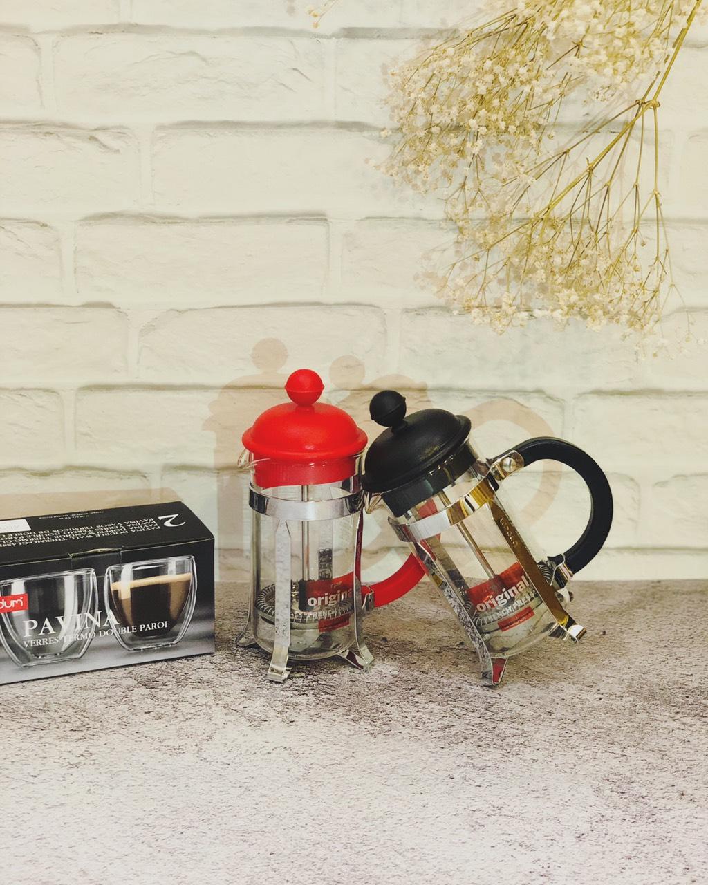 BÌNH PHA CÀ FRENCH PRESS - BODUM JAVA FRENCH PRESS 350ML RED -  Đơn giản chỉ cần thêm bột cà phê xay thô và nước nóng, đợi 4 phút rồi từ từ đẩy pittông xuống