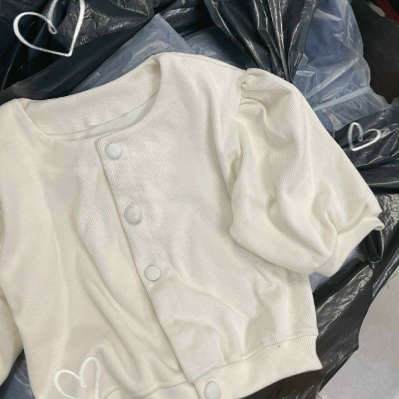 áo crop gân nút bọc tay phồng