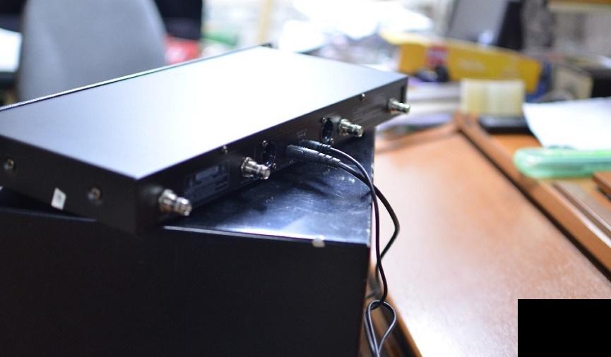 Micro Shure UR-18D Chống gầm