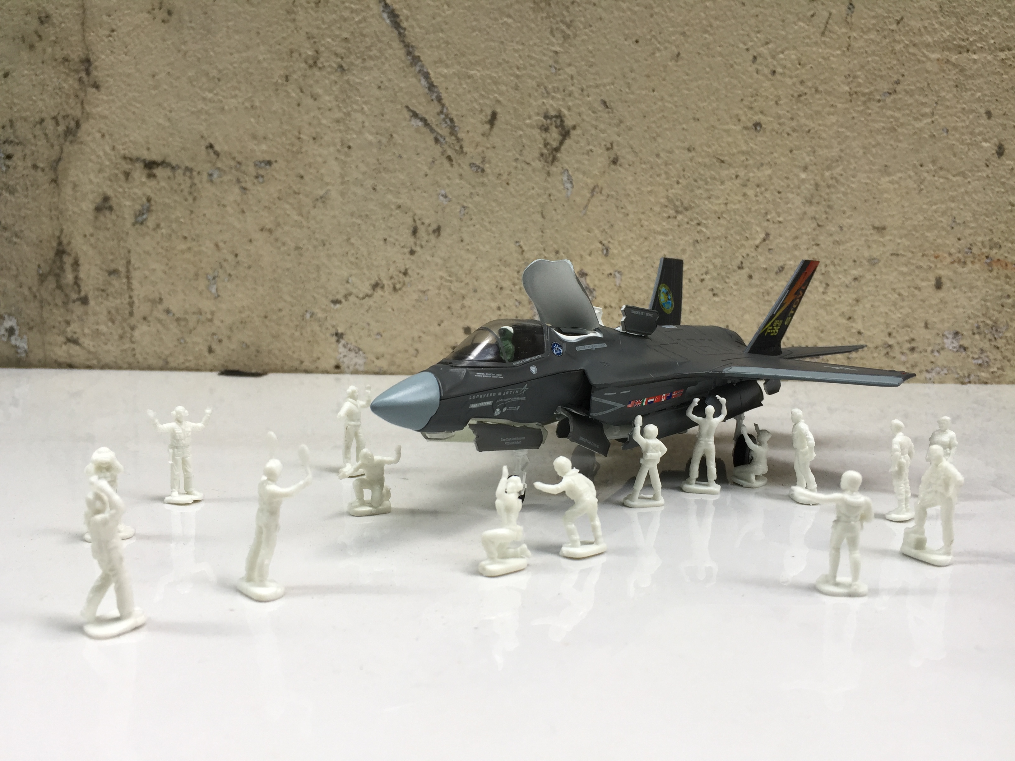 [HCM]MÔ HÌNH Nhân vật Phi đội sân bay mặt đất 1:72