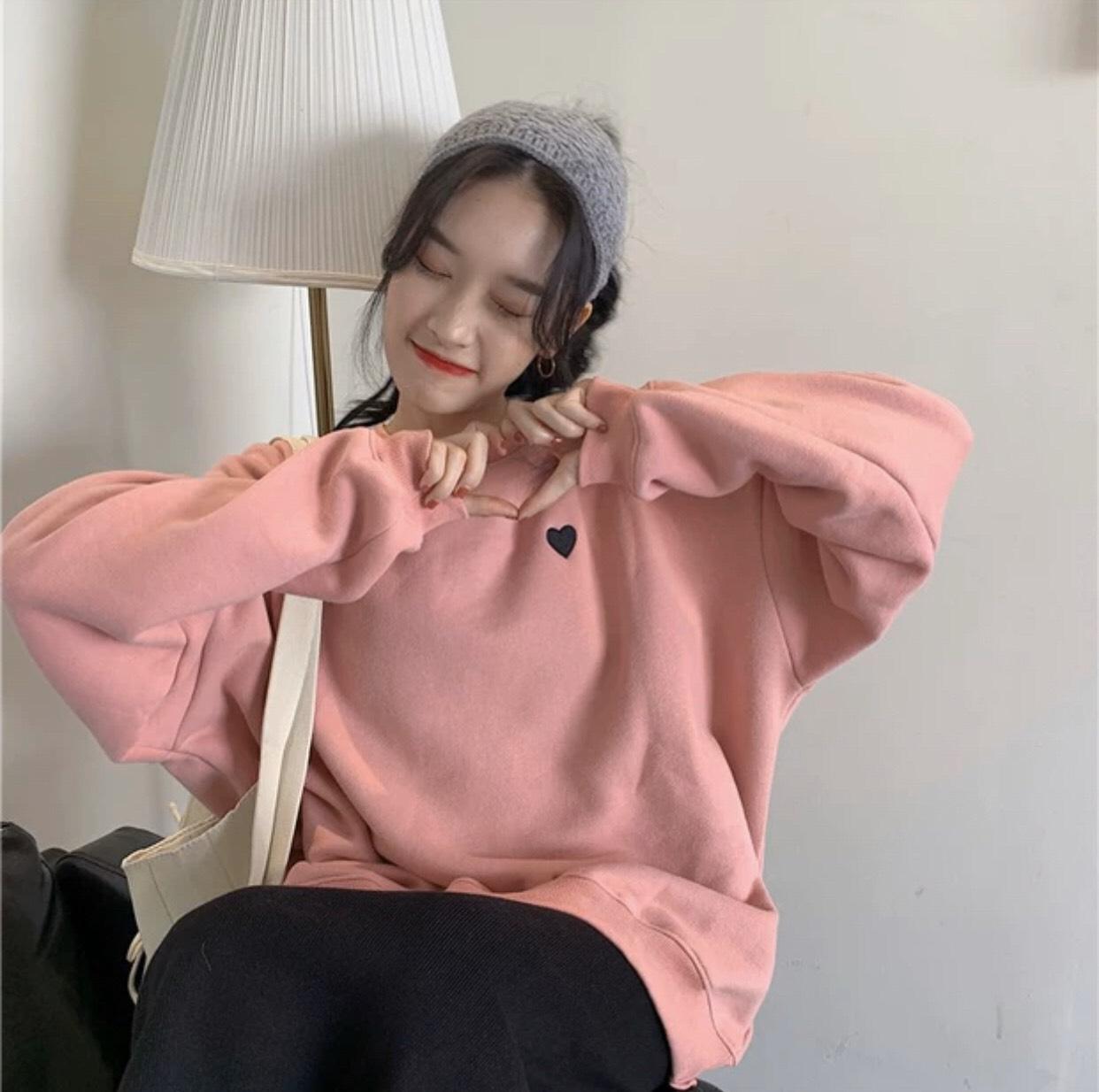 Áo sweater thêu tim cực xinh cho cô nàng và anh chàng đáng yêu