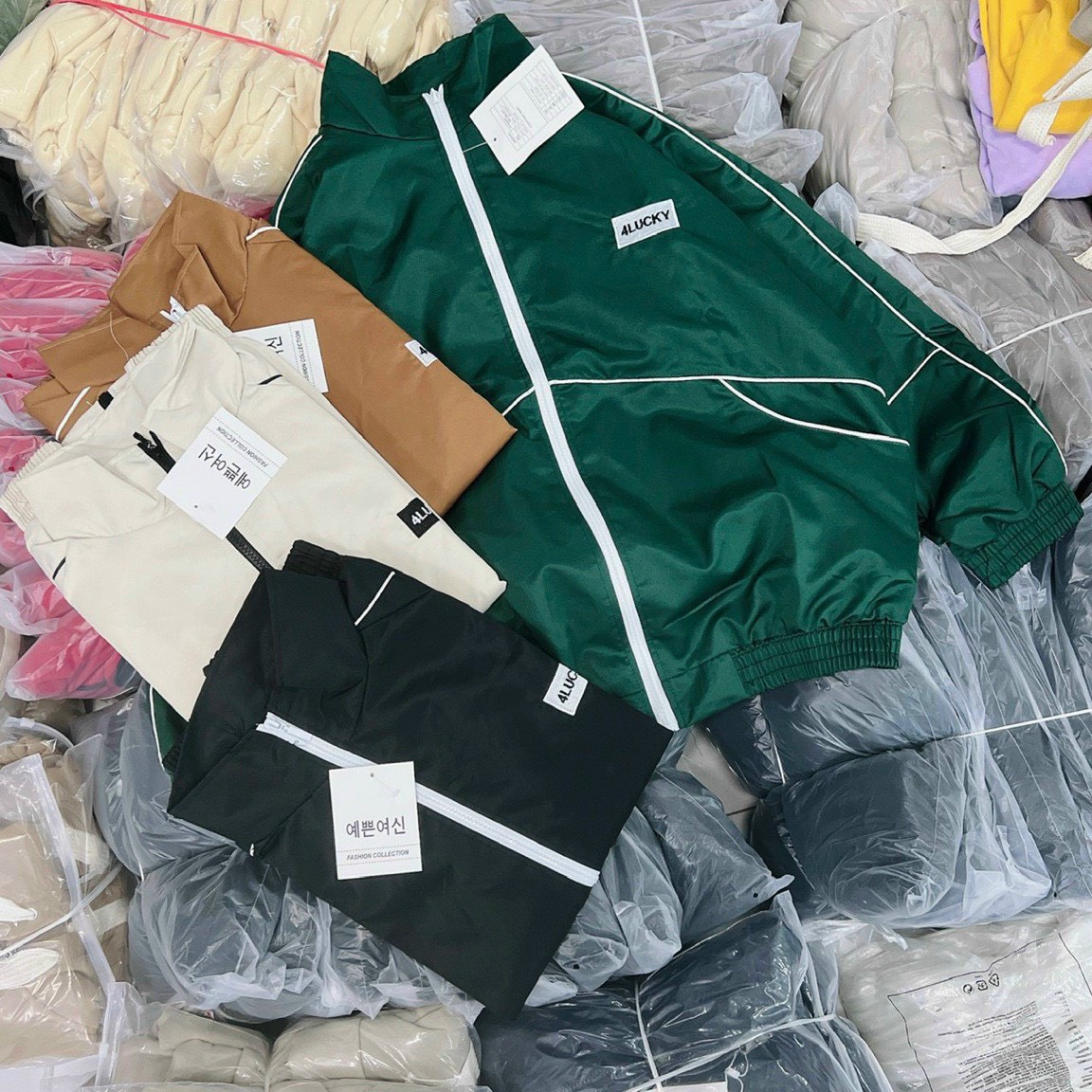Áo khoác dù nam nữ 4lucky logo thêu 2 lớp cổ trụ phối viền sọc độc đáo unsiex - tp883