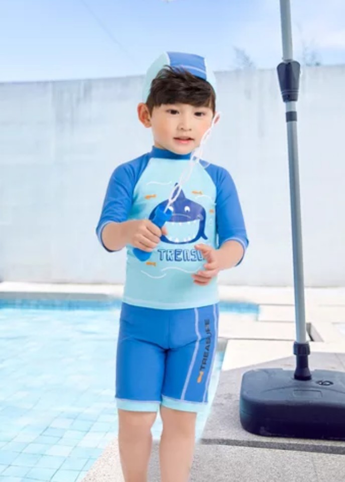 Đồ bơi bé trai rời tay lửng kèm nón