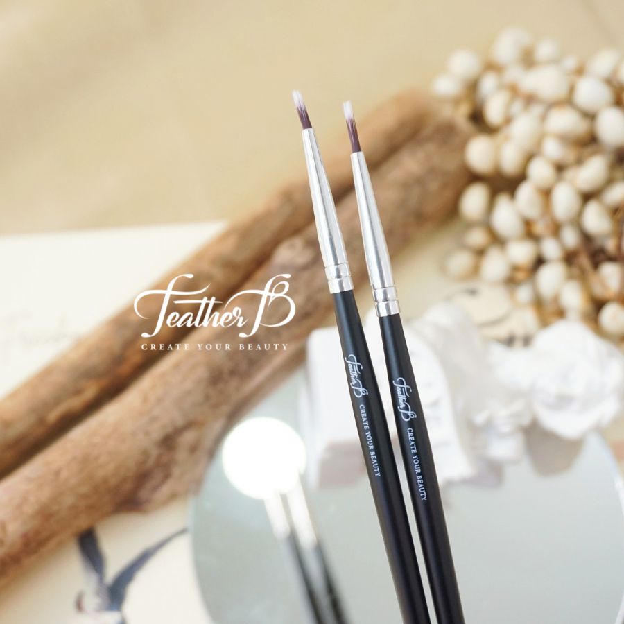 Cọ Eyeliner Nhỏ Feather B - M250