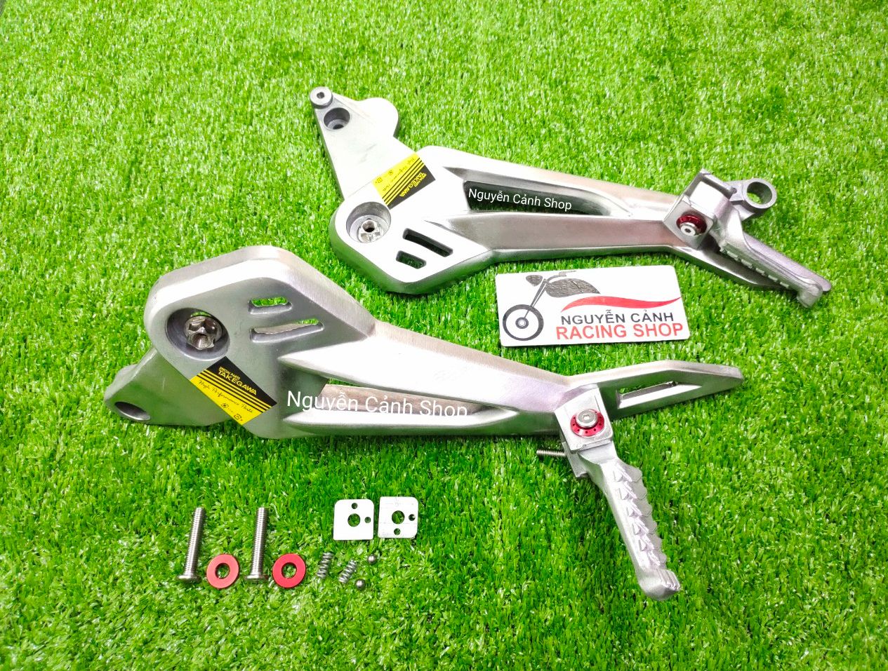 Cặp Gác chân đùi gà gắn xe máy đầy đủ như hình