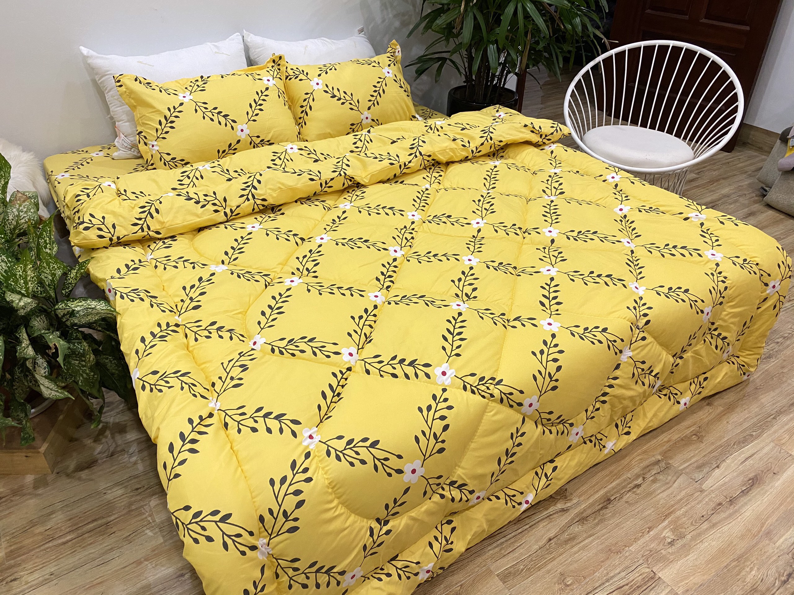 Bộ Chăn Phao 5 Món ( Gồm 1 Chăn Phao + 1 Ga Bo Chun + 2 Vỏ Gối Nằm + 1 Vỏ Gối Ôm) Mẫu Phao 40