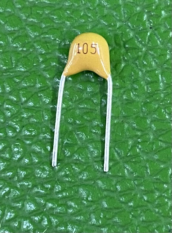 Tụ gốm vàng 105 số lượng 20 chiếc