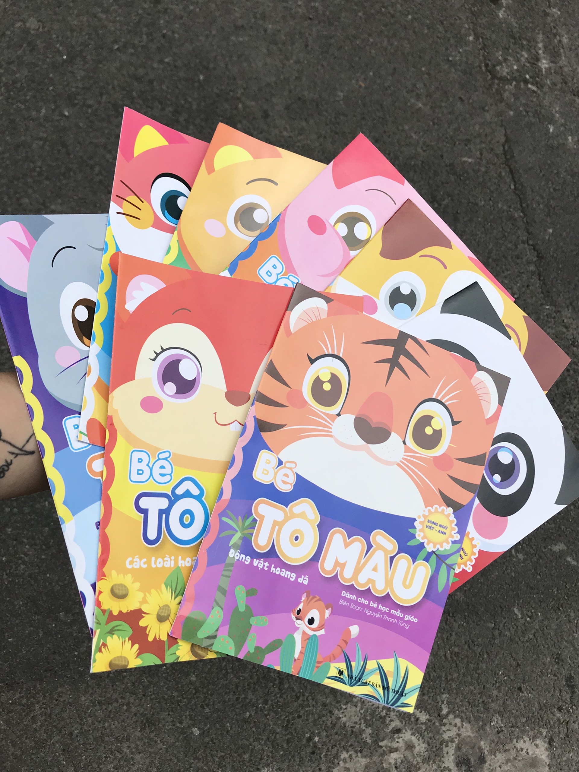 COMBO 8 Vở Tô Màu 8 Quyển 8 Chủ Đề Song Ngữ Anh - Việt Cho Bé 3