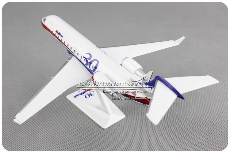 Mô hình máy bay CRJ-200 SkyWest tỉ lệ 1:100