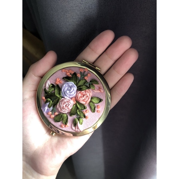Gương thêu handmade(mini nắp gập)