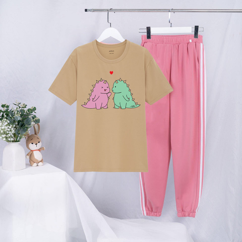Sét Bộ Đồ Mùa Hè Ulzzang Nữ Xinh Cute Mặc Đi Chơi Dạo Phố, Chất Liệu Áo Cotton Organic Màu Da Ngắn Tay Cổ Tròn In 3D Khủng Long Xanh Hồng Tim Cute Kèm Quần Thun Bo Chun Gấu Hai Rót Phong Cách
