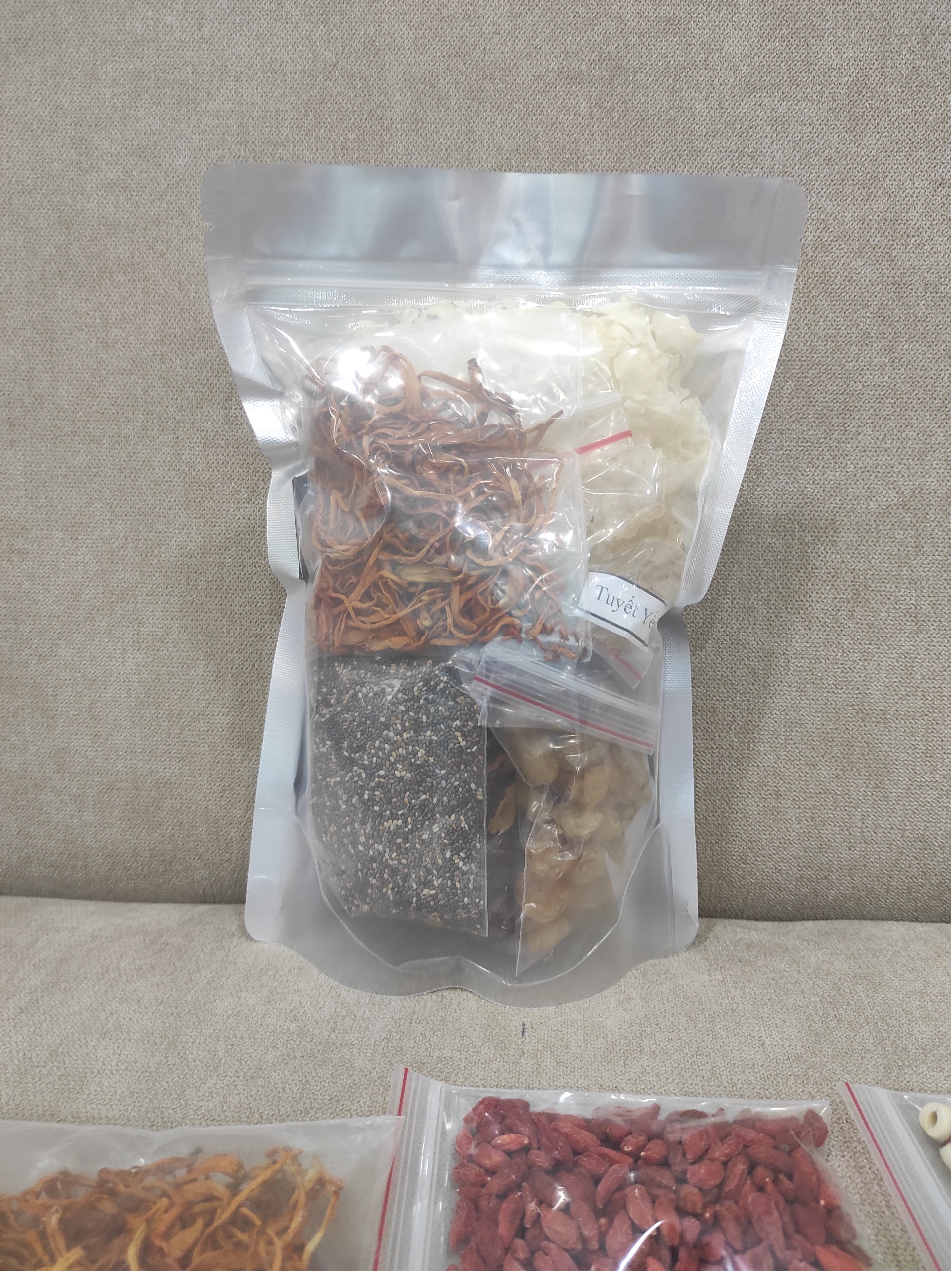 Chè dưỡng nhan tuyết yến 12món