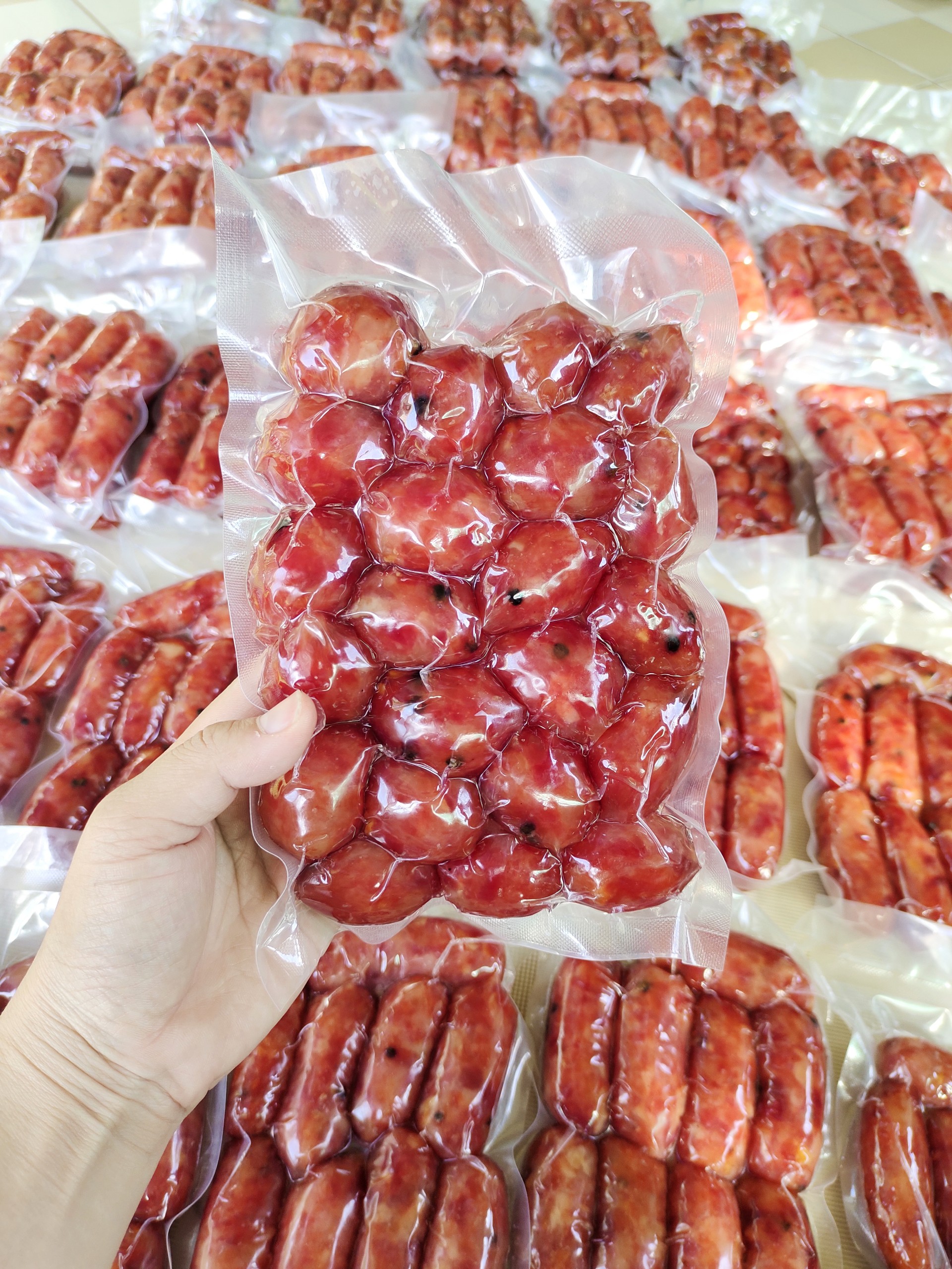 COMBO (1kg( LẠP XƯỞNG TRUYỀN THỐNG VÀ (1kg) LẠP XƯỞNG HỒ LÔ