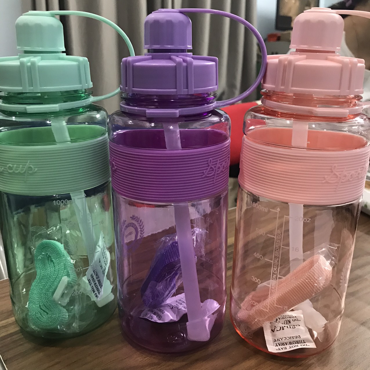 Bình Đựng Nước Sports Cup Phong Cách Thể Thao Có Ống Hút Và Dây Đeo Tiện Lợi Phong Cách