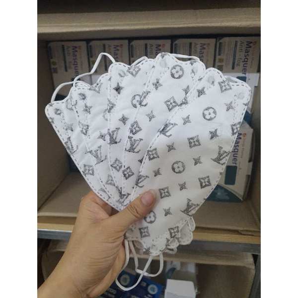 Khẩu trang KF94 4D Hàn Quốc họa tiết LV