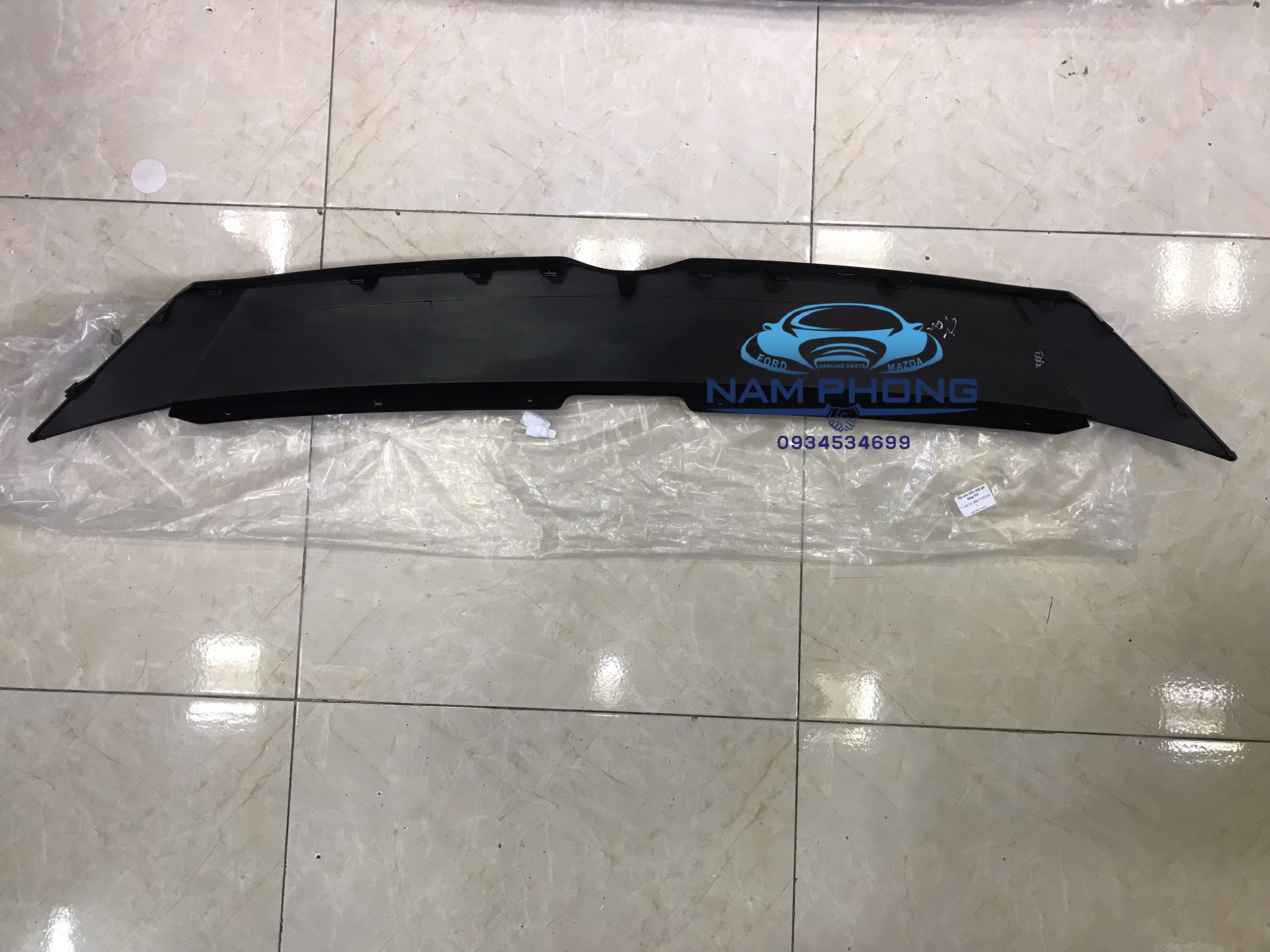 Ốp trên mặt ca lăng Mazda 3 16 Sơn LD - BKC350033