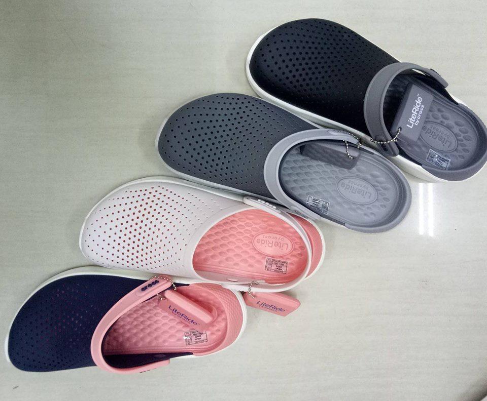 SỤC CROCS LITERIDE SIÊU MỀM ÊM (ĐEN/TRẮNG)