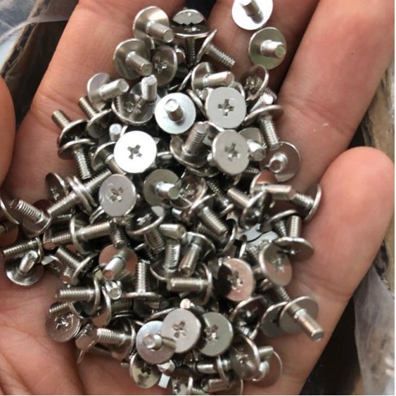 Ốc vít gắn khóa túi xách bán lẻ