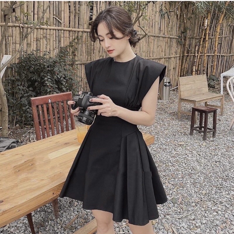 Đầm Tay Cánh Tiên Eo Cong Xếp Li Trẻ Trung