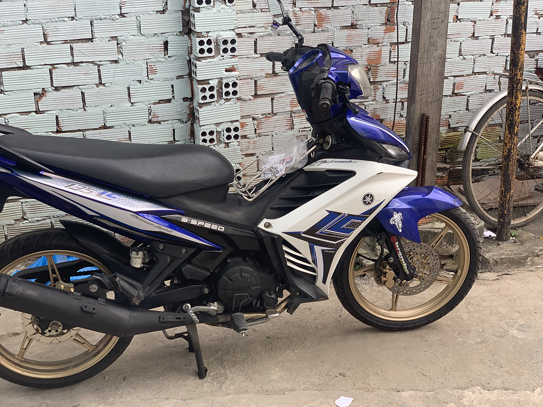 Tem exciter 135 LC xanh trắng