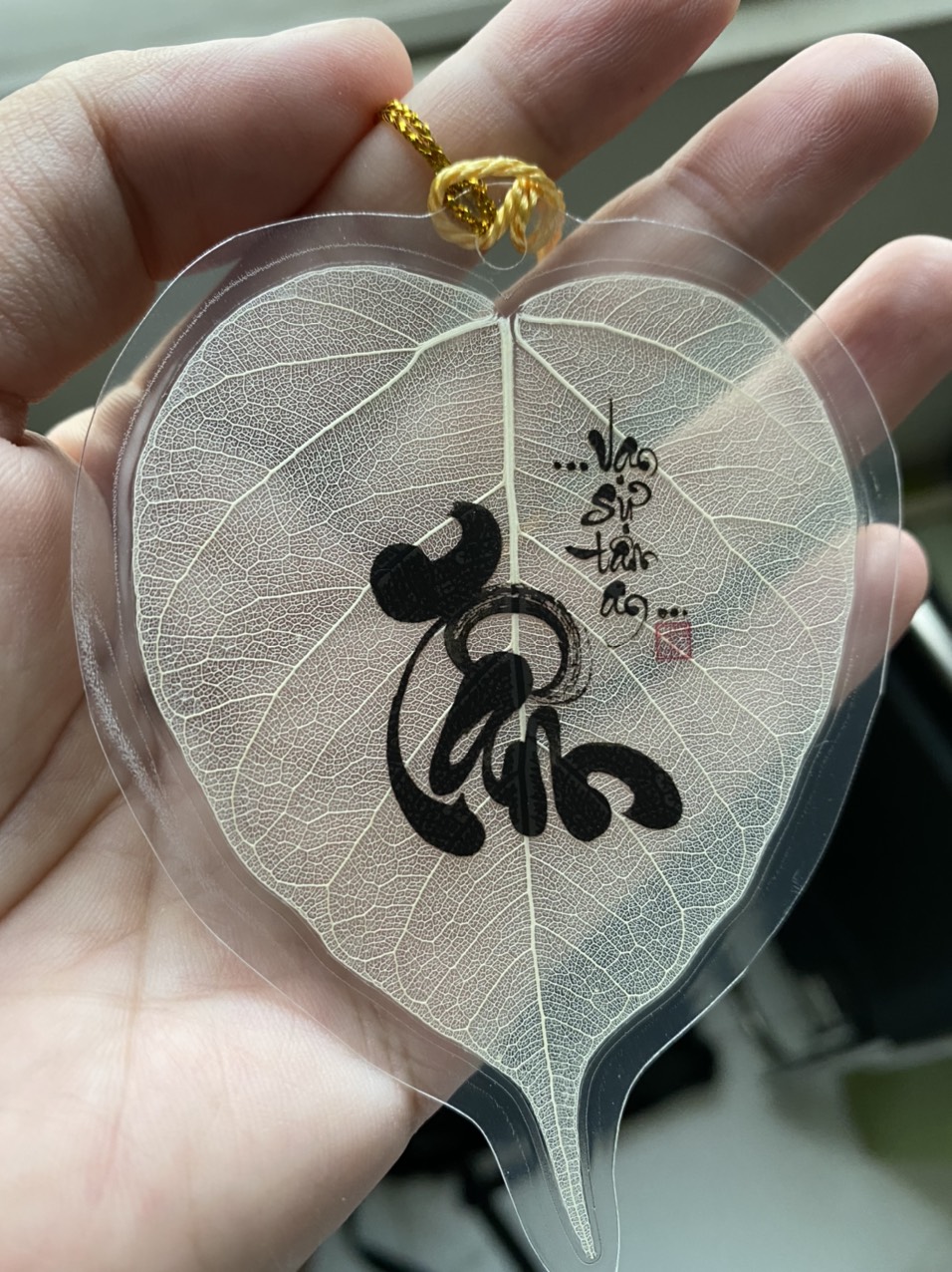 Lá bồ đề in chữ TÂM - VẠN SỰ TÂM AN