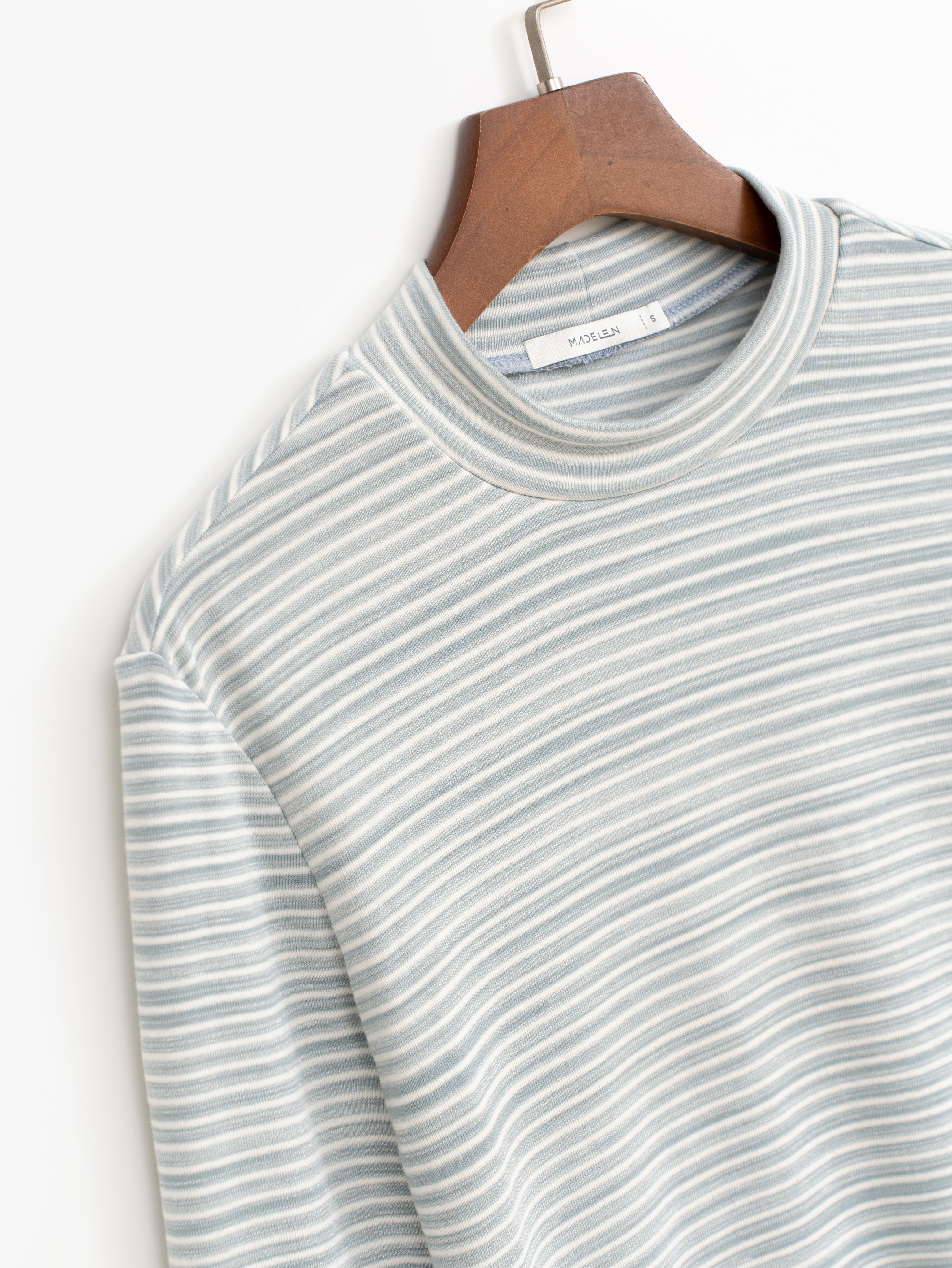 Áo sweater kẻ dài tay cổ 3F MADELEN