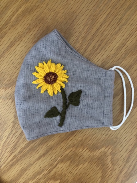 Khẩu trang thêu handmade