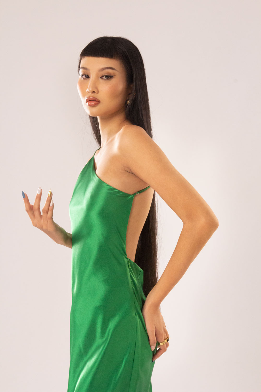 Đầm Cổ Chéo Satin Ally Daphale