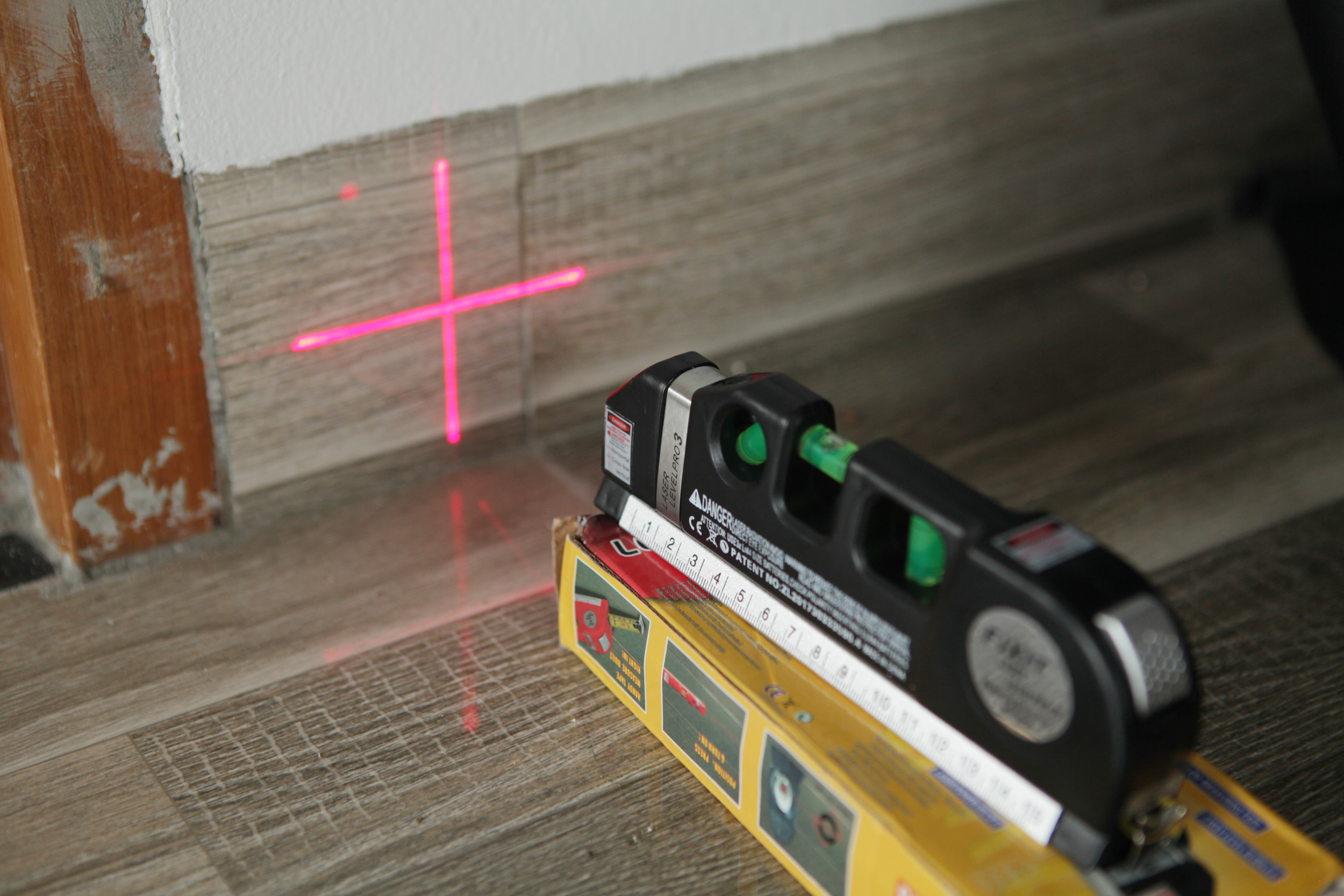 Máy đánh thăng bằng dùng laser (Laser level)