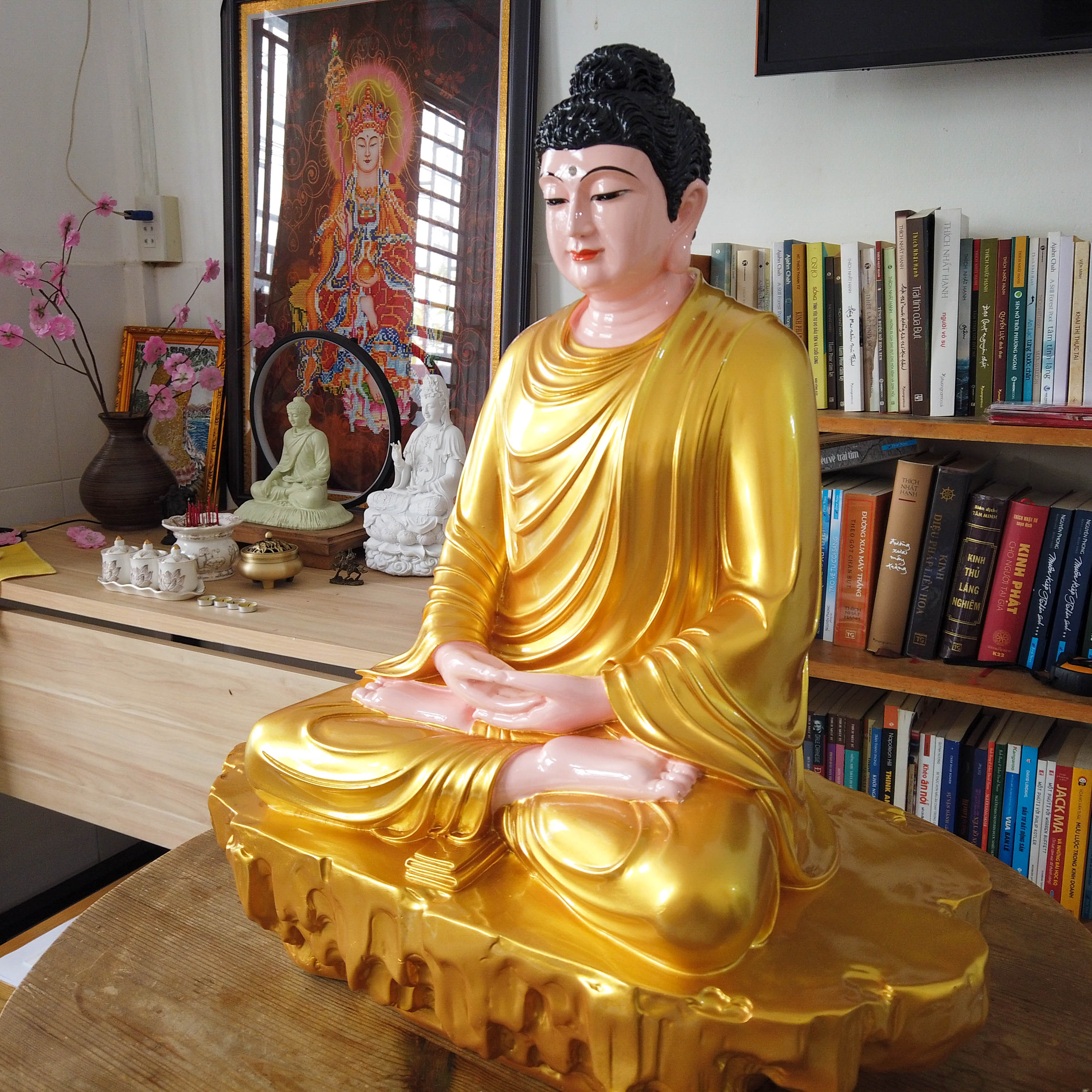 Tượng Phật Bổn Sư Thích Ca ngồi trên đá 48cm