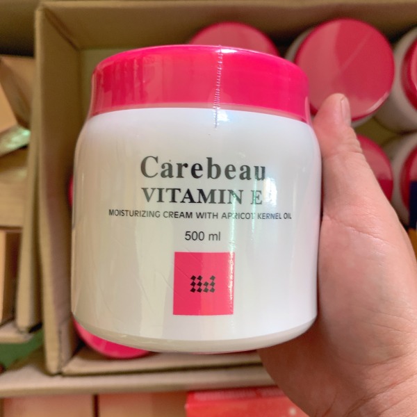 Kem dưỡng da toàn thân Vitamin E Carebeau màu hồng 500ml Thái Lan nhập khẩu