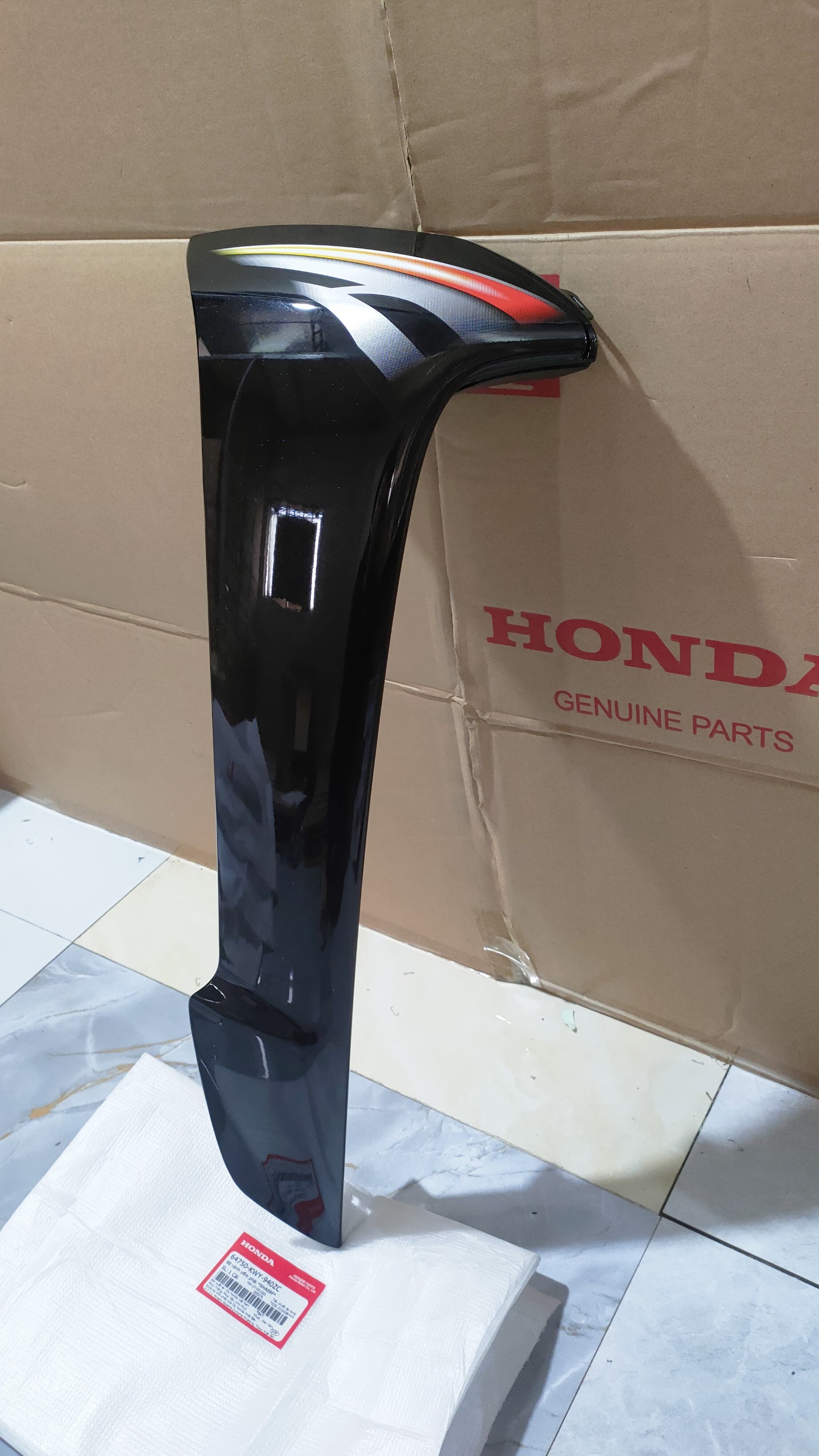 cánh yếm phải *NHA69P* wave A 100 2008-2016 ( 64750KWY940ZC)