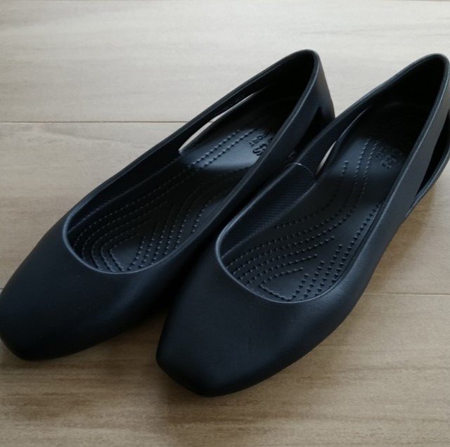 GIÀY NHỰA CROCS LAURA SLOANE FLAT